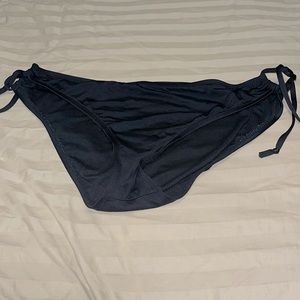 Sz L Solid Black bikini bottoms with toes on the side